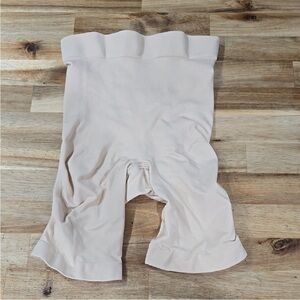 SKIMS Kim Kardashian Women's Small Sculpting Shapewear Shorts New w/out Tags!